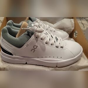 On Running White and Green Men's Sneakers